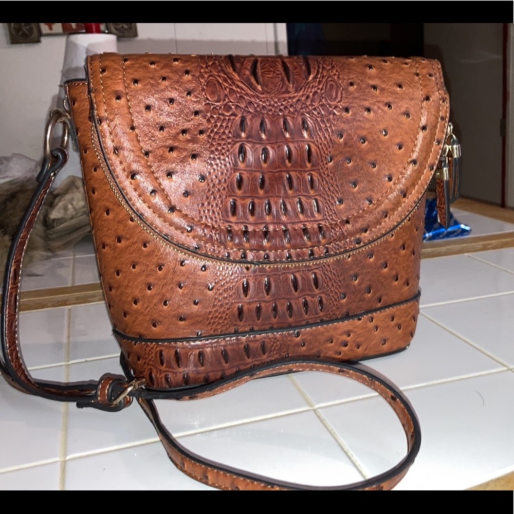 Authentic ostrich skin Crossbody purse. In amazing condition.
